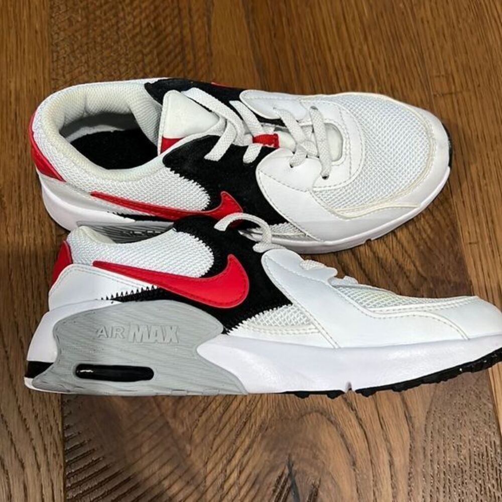 Boys' Nike Big Kid Air Max Excee Sneakers in White/Red/Black Size 2